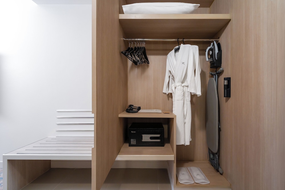 Habitación Deluxe con 2 camas individuales, planta alta del hotel Mercure Bangkok Siam. Foto 1