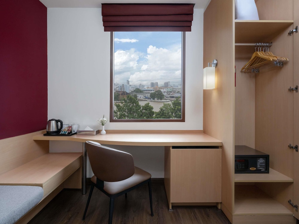 Estándar 2 Camas Individuales con vistas al río del hotel Ibis Bangkok Riverside. Foto 4