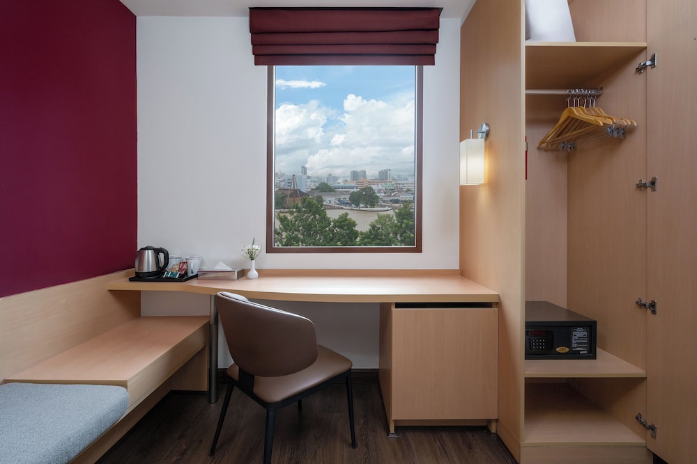 Estándar 2 Camas Individuales con vistas al río del hotel Ibis Bangkok Riverside. Foto 5