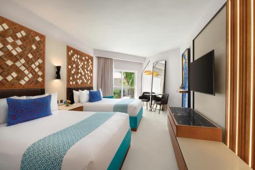 Habitación Preferred Club con vistas parciales al mar - 2 camas grandes del hotel Secrets La Romana All-Inclusive Adult Only Resort & Spa. Foto 2