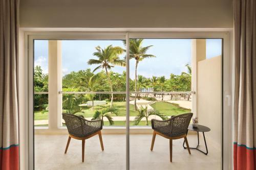 Suite Preferred con vistas al jardín - 1 cama extragrande del hotel Secrets La Romana All-Inclusive Adult Only Resort & Spa