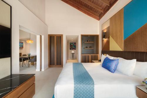 Suite Preferred con vistas al jardín - 1 cama extragrande del hotel Secrets La Romana All-Inclusive Adult Only Resort & Spa. Foto 3