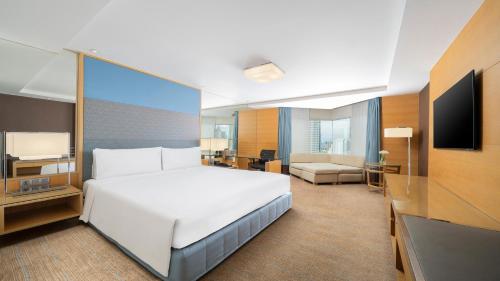 Habitación Doble Premium con vistas a la ciudad - 1 cama extragrande - No fumadores del hotel Holiday Inn Bangkok Silom, An Ihg