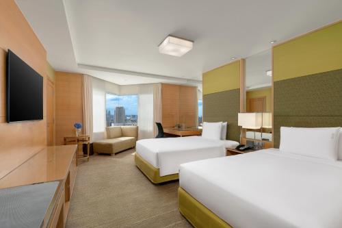 Habitación Premium del hotel Holiday Inn Bangkok Silom, An Ihg. Foto 5