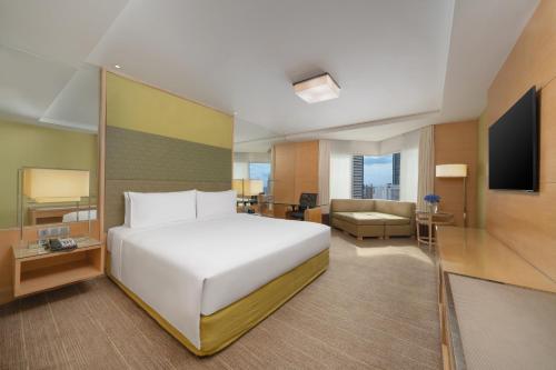 Habitación Premium del hotel Holiday Inn Bangkok Silom, An Ihg. Foto 6