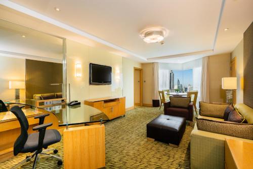Suite Premium de 1 dormitorio con vistas a la ciudad - No fumadores del hotel Holiday Inn Bangkok Silom, An Ihg