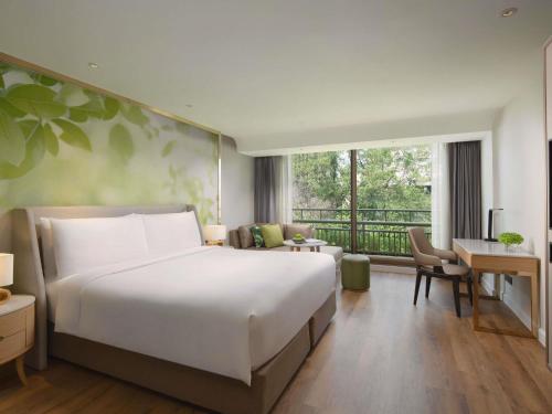 Habitación Deluxe con cama extragrande del hotel Mövenpick Bdms Wellness Resort Bangkok