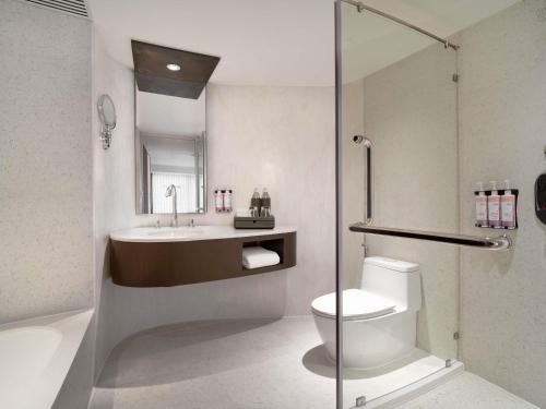 Habitación Doble Deluxe - 2 camas del hotel Mövenpick Bdms Wellness Resort Bangkok. Foto 1