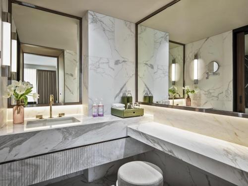 Two - Bedroom Family Suite - Club Access del hotel Mövenpick Bdms Wellness Resort Bangkok. Foto 2