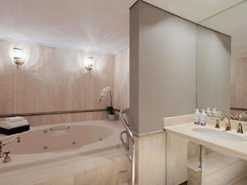 Presidential Suite - Club Access del hotel Mövenpick Bdms Wellness Resort Bangkok. Foto 2