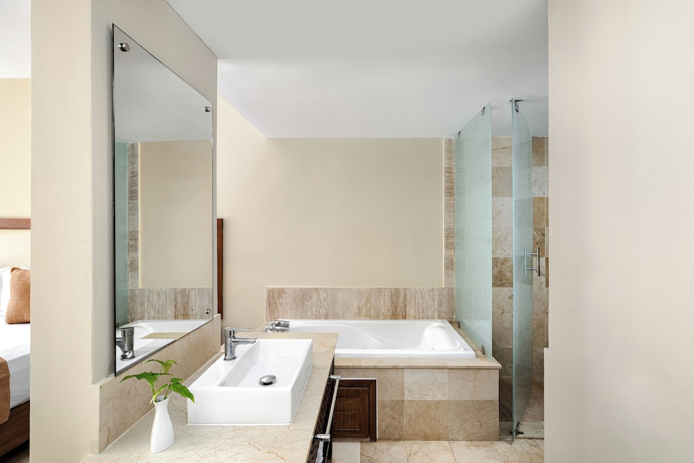 Sun Club Junior Suite Ocean Front King del hotel Sunscape Dominicus La Romana - All Inclusive. Foto 1