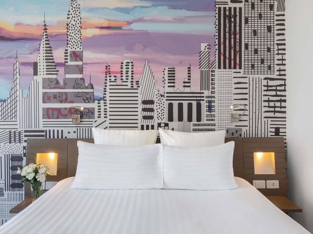 Habitación Superior 1 Cama Queen - size del hotel Novotel Bangkok On Siam Square. Foto 3