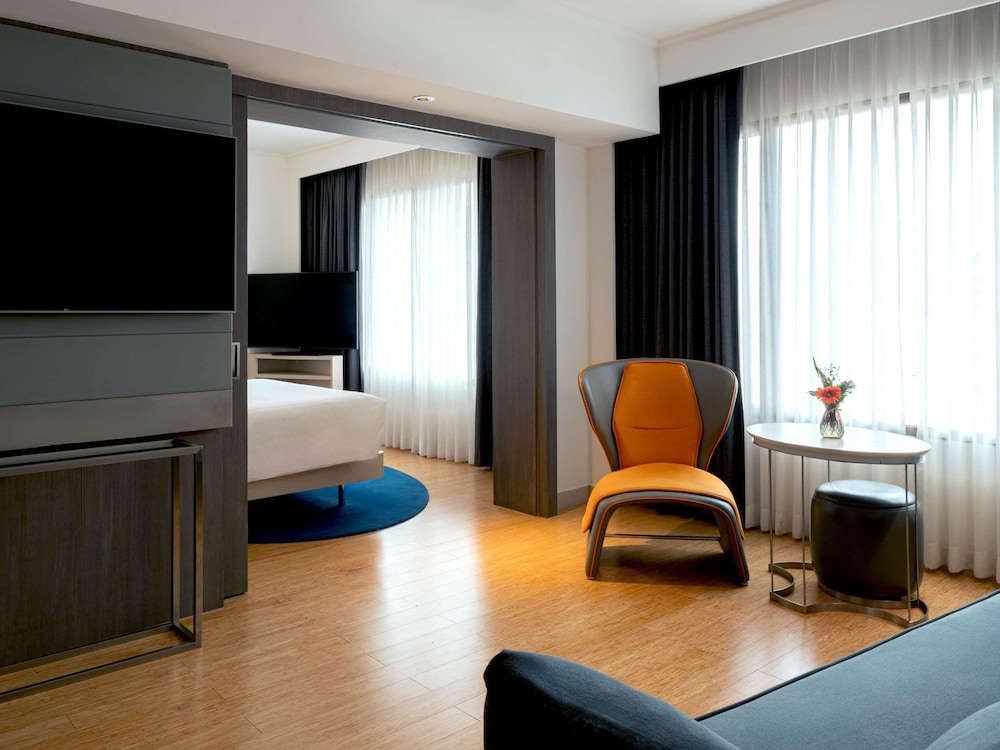 Junior Suite 1 Cama Queen - size del hotel Novotel Bangkok On Siam Square. Foto 5