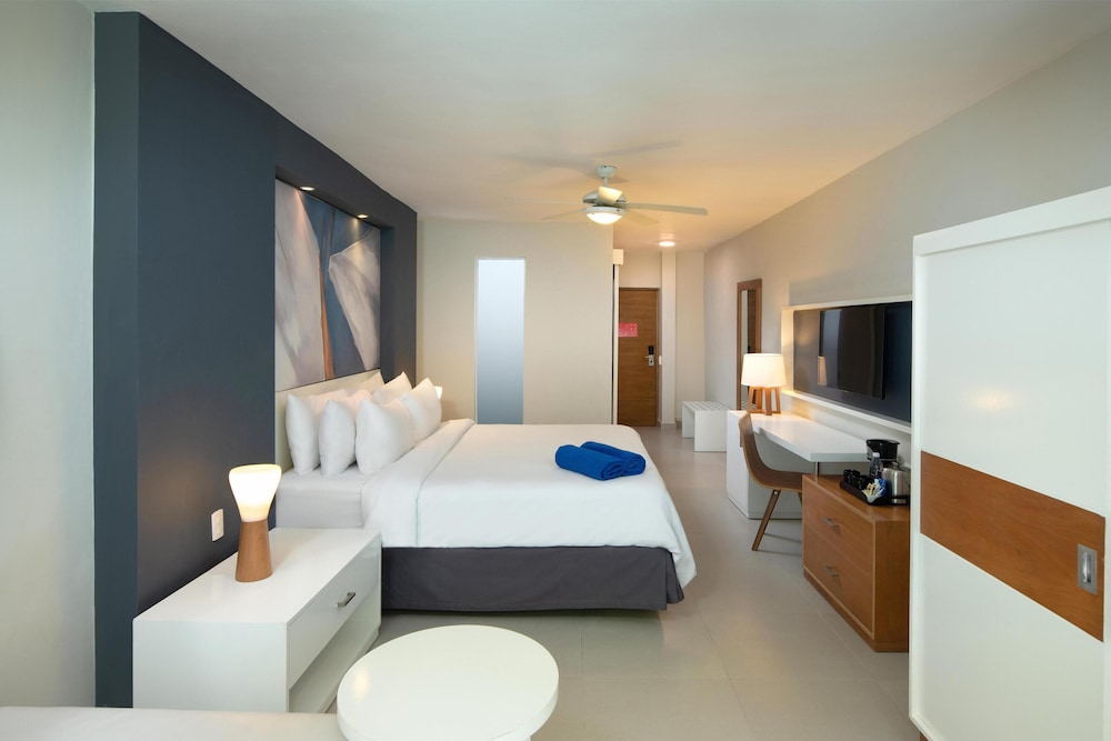 Essentia Swim Out 2 Pax del hotel Emotions By Hodelpa - Juan Dolio - All Inclusive. Foto 2