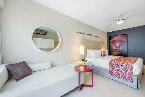 Habitación Superior con cama extragrande - Solo adultos del hotel Emotions By Hodelpa - Juan Dolio - All Inclusive