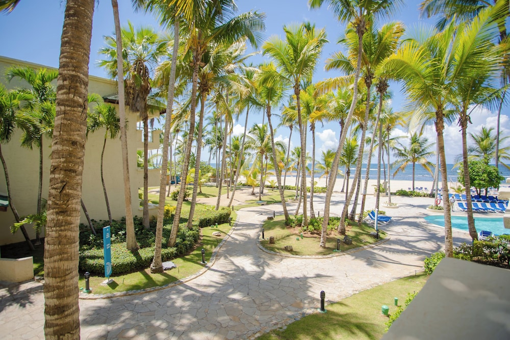 Habitación superior, 2 camas de matrimonio, balcón, vistas al mar del hotel Coral Costa Caribe Beach Resort - All Inclusive. Foto 8