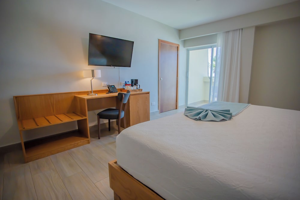 Habitación Deluxe, 1 cama de matrimonio grande, balcón, vistas al mar del hotel Coral Costa Caribe Beach Resort - All Inclusive. Foto 2