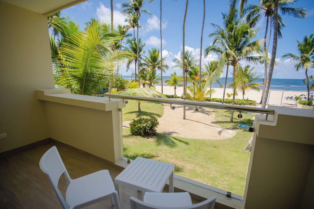 Habitación Deluxe, 1 cama de matrimonio grande, balcón, vistas al mar del hotel Coral Costa Caribe Beach Resort - All Inclusive. Foto 9
