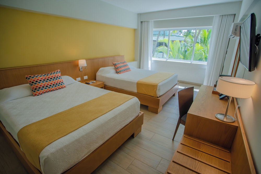 Habitación estándar, 2 camas de matrimonio, vistas al jardín del hotel Coral Costa Caribe Beach Resort - All Inclusive. Foto 2