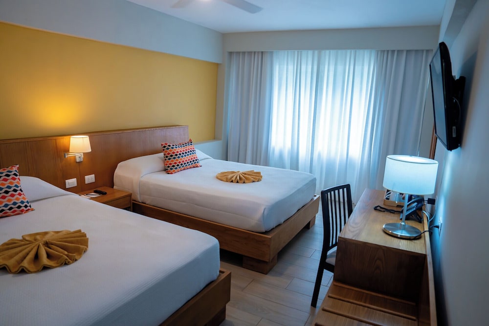 Habitación estándar, 2 camas de matrimonio, vistas al jardín del hotel Coral Costa Caribe Beach Resort - All Inclusive. Foto 5