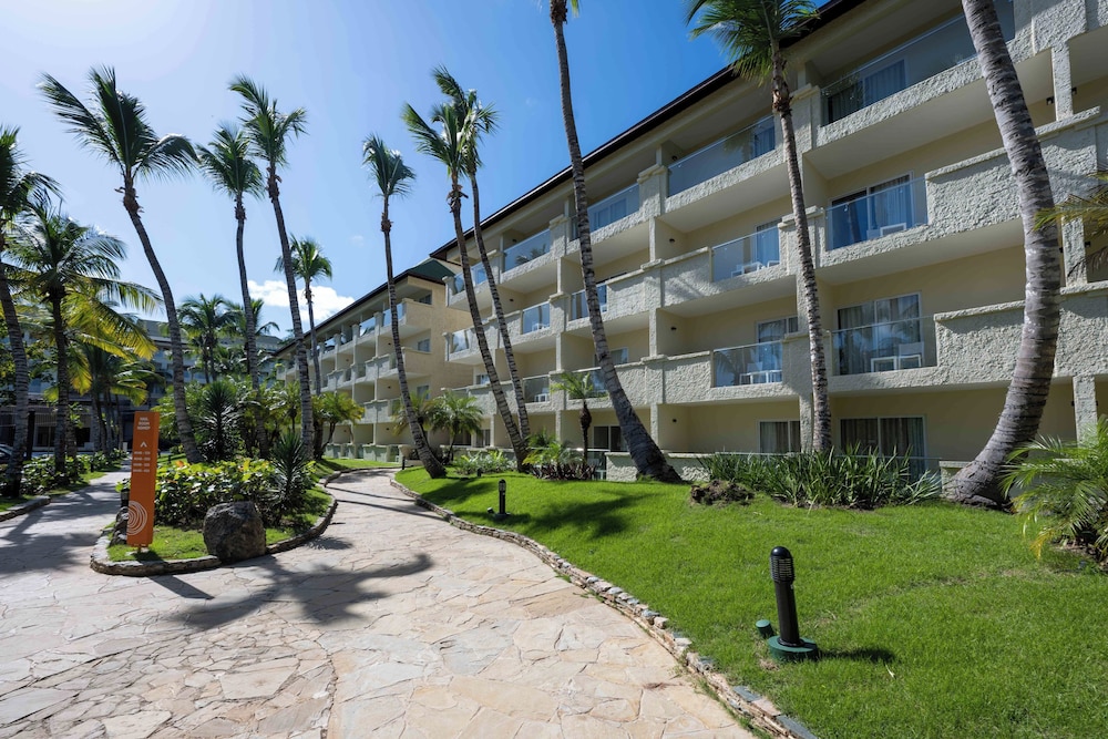 Habitación estándar, 2 camas de matrimonio, vistas al jardín del hotel Coral Costa Caribe Beach Resort - All Inclusive. Foto 9