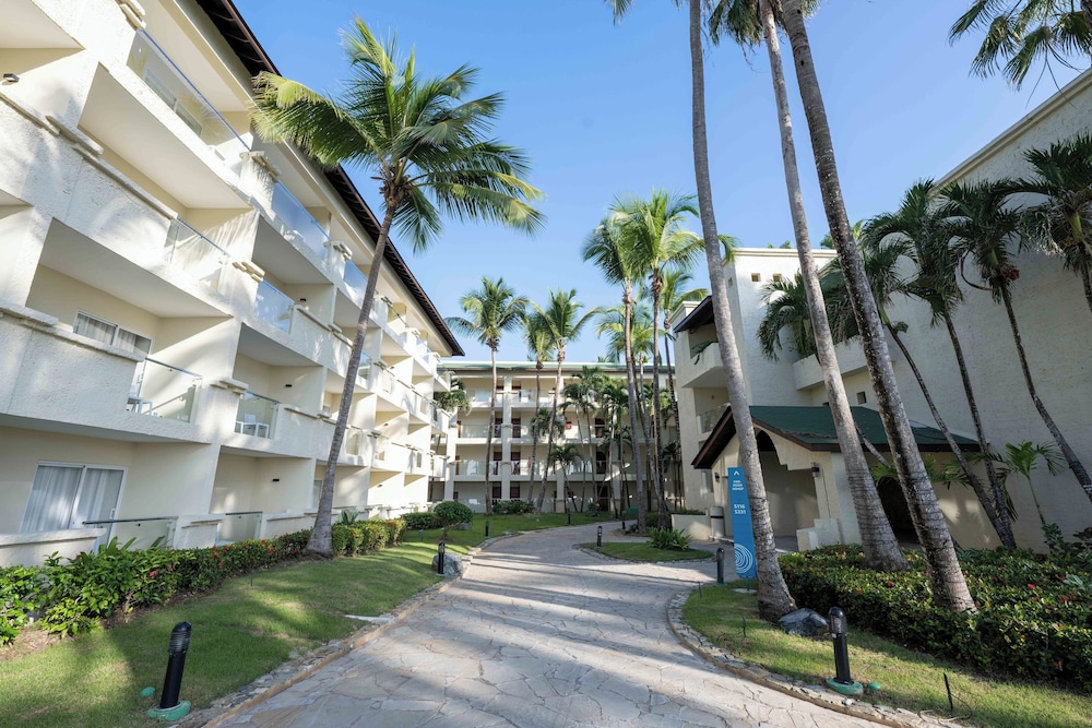 Habitación superior, 1 cama de matrimonio grande, balcón, vistas al jardín del hotel Coral Costa Caribe Beach Resort - All Inclusive. Foto 4