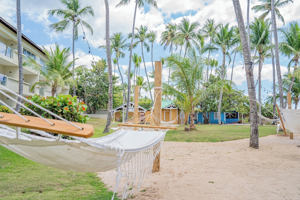Habitación estándar, 1 cama de matrimonio grande, vistas al jardín del hotel Coral Costa Caribe Beach Resort - All Inclusive. Foto 5