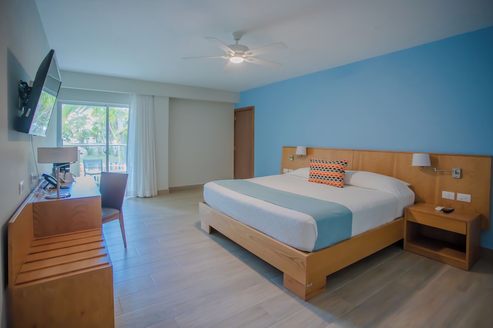 Habitación Deluxe, 1 cama de matrimonio grande, balcón, vistas al jardín del hotel Coral Costa Caribe Beach Resort - All Inclusive