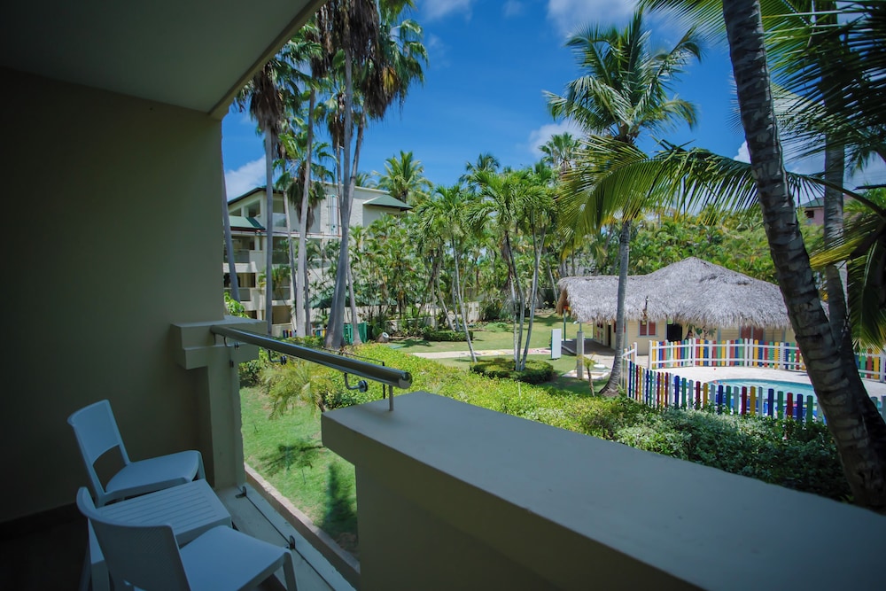 Habitación Deluxe, 1 cama de matrimonio grande, balcón, vistas al jardín del hotel Coral Costa Caribe Beach Resort - All Inclusive. Foto 9