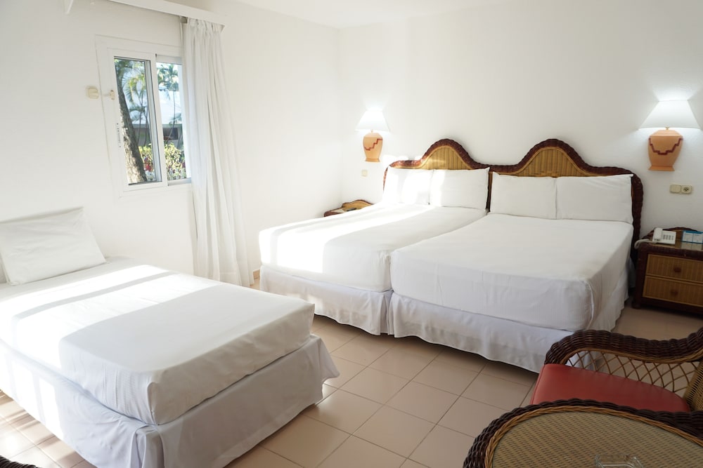 Habitación familiar del hotel Playabachata