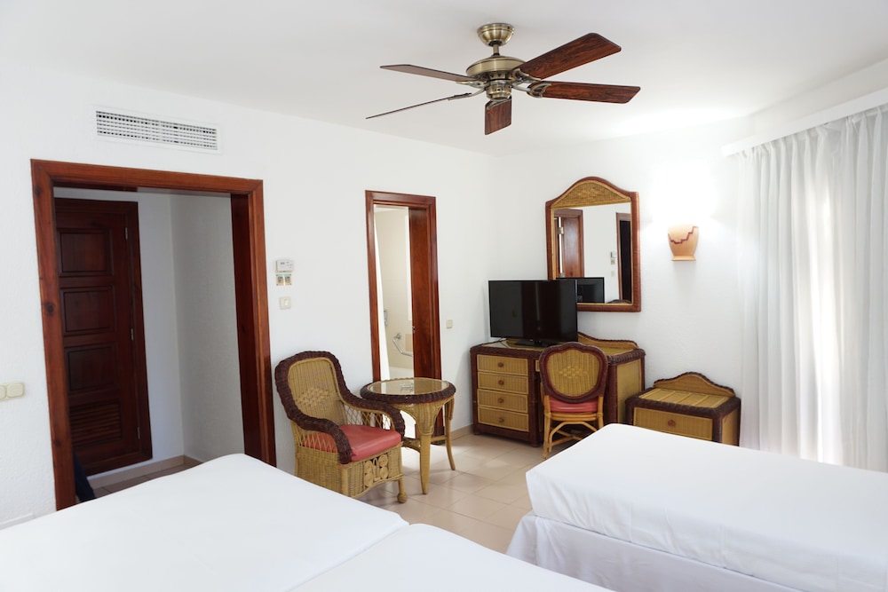 Habitación familiar del hotel Playabachata. Foto 1