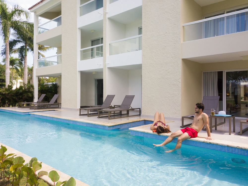 Swim out Room 18+ del hotel Emotions By Hodelpa Puerto Plata. Foto 1
