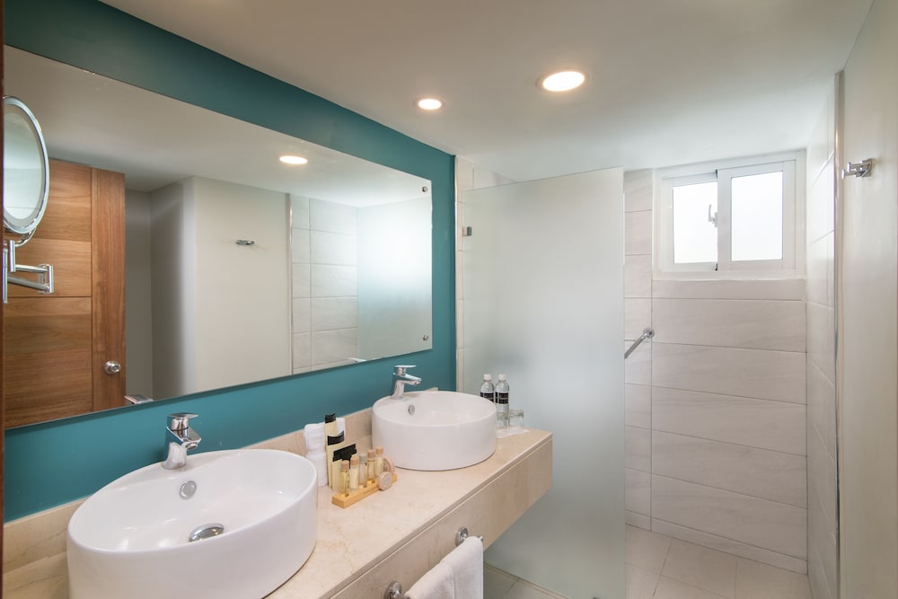 Swim out Room 18+ del hotel Emotions By Hodelpa Puerto Plata. Foto 4