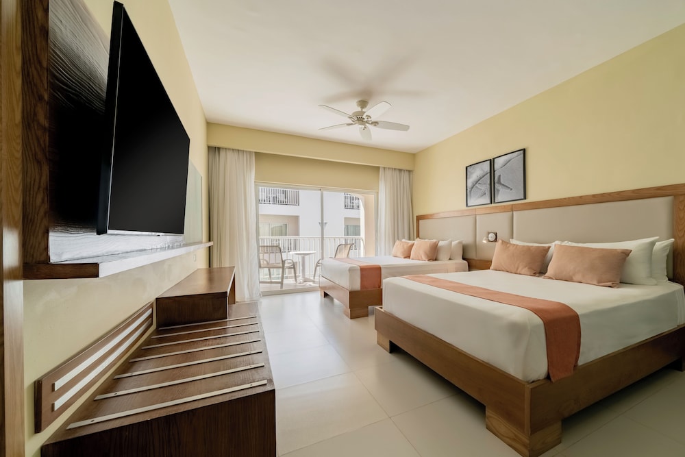 Deluxe con Vista a la Piscina Doble del hotel Sunscape Coco Punta Cana. Foto 1