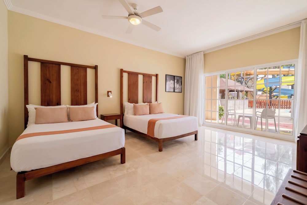 Deluxe con Vista a la Piscina Doble del hotel Sunscape Coco Punta Cana. Foto 2