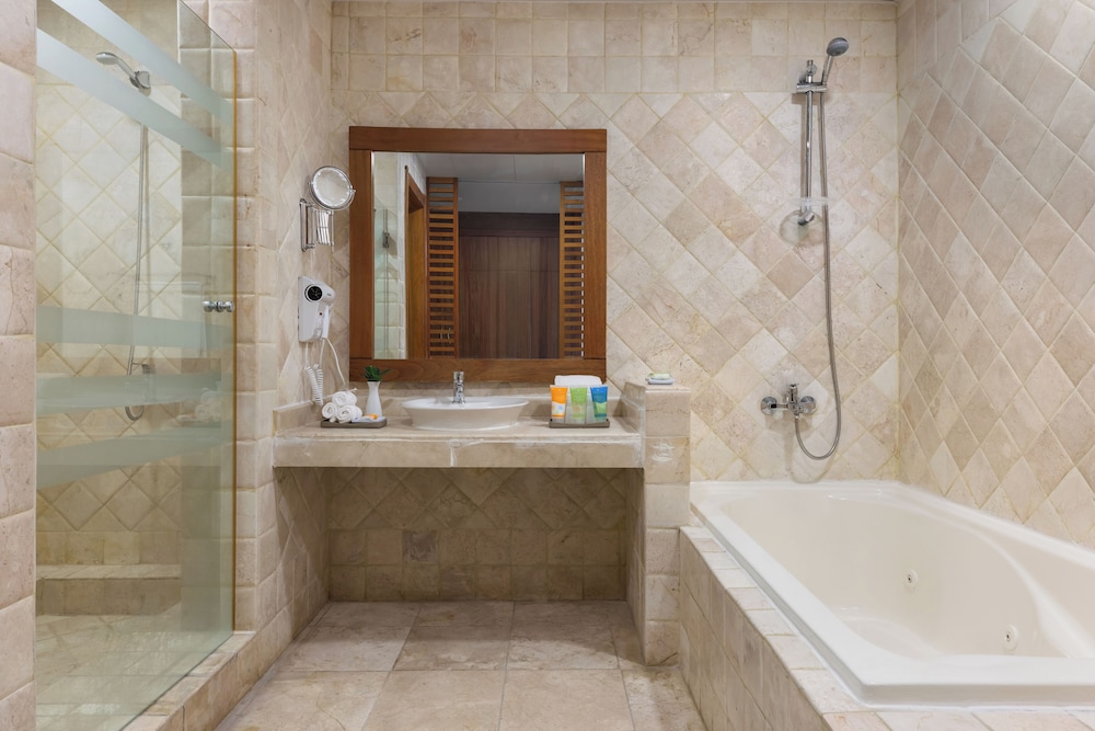 Sun Club Junior Suite Vista Piscina Cama King del hotel Sunscape Coco Punta Cana. Foto 2