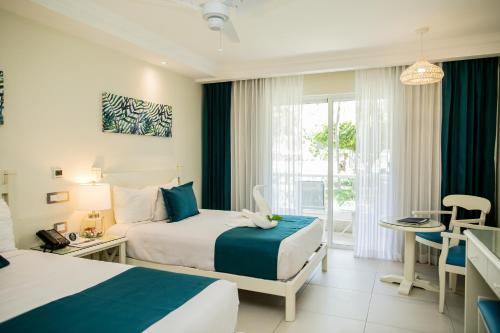 Habitación Comfort Deluxe con vistas a la piscina del hotel Vista Sol Punta Cana Beach Resort and Spa - All Inclusive. Foto 2
