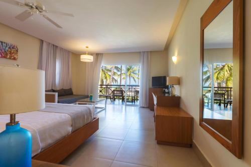 Suite Junior frente al mar (Golden Club VIP) del hotel Vista Sol Punta Cana Beach Resort and Spa - All Inclusive