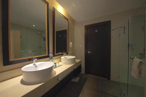 Suite Junior frente al mar (Golden Club VIP) del hotel Vista Sol Punta Cana Beach Resort and Spa - All Inclusive. Foto 5