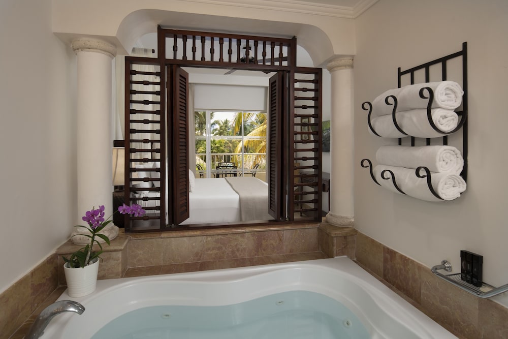 The Level Master Suite vista jardín del hotel Meliá Caribe Beach Resort. Foto 4
