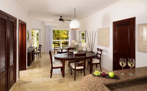 Suite Master The Level con vistas al jardín del hotel Meliá Caribe Beach Resort