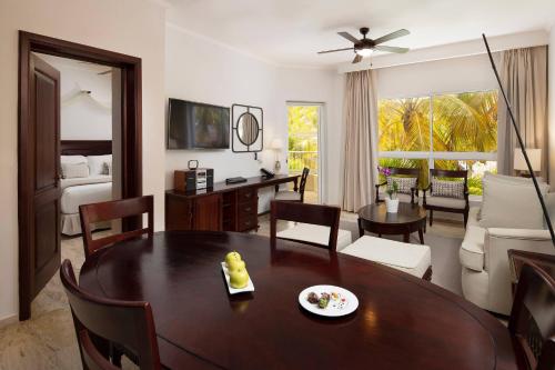 Suite Master The Level con vistas al jardín del hotel Meliá Caribe Beach Resort. Foto 4
