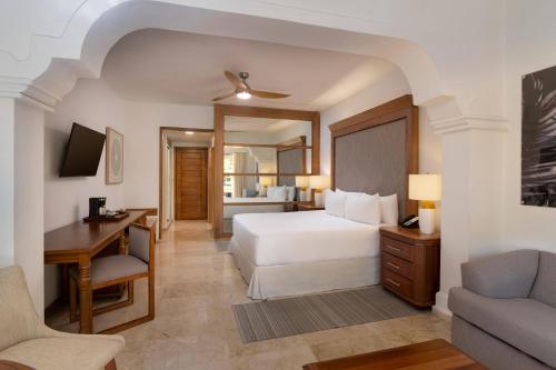 Suite Junior The Level con vistas al jardín del hotel Meliá Caribe Beach Resort. Foto 4