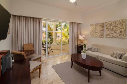 Suite The Level con vistas al jardín del hotel Meliá Caribe Beach Resort. Foto 9
