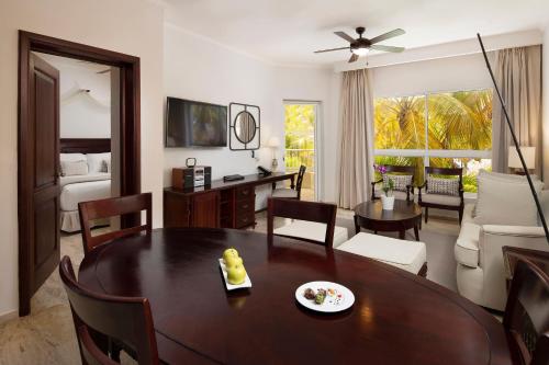 Suite Master The Level con vistas al jardín del hotel Meliá Caribe Beach Resort. Foto 6