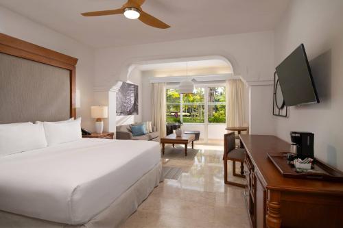 Suite Junior The Level con vistas al jardín del hotel Meliá Caribe Beach Resort. Foto 9