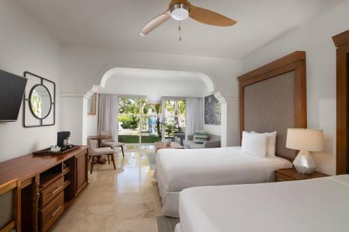Suite Junior The Level con vistas al jardín del hotel Meliá Caribe Beach Resort. Foto 11