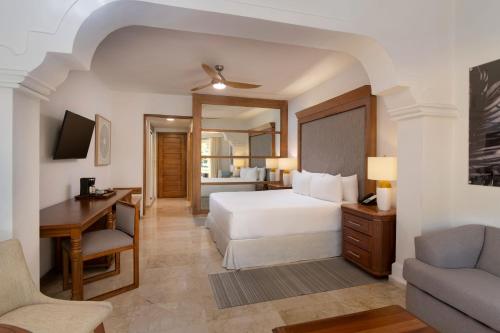 Suite Junior The Level con vistas al jardín del hotel Meliá Caribe Beach Resort. Foto 13