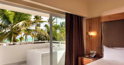 Suite Junior frente al océano del hotel Occidental Punta Cana - All Inclusive. Foto 1