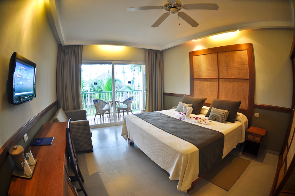 SUPERIOR FAMILY SUITE del hotel Vik Arena Blanca. Foto 1